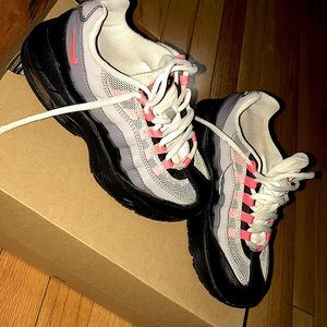 Girl’s Air Max Nike Sneakers